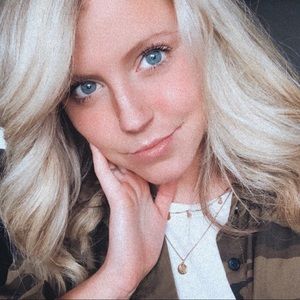 Meet your Posher, Raegan